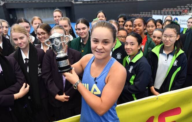 ASHLEIGH BARTY WELCOME HOME CEREMONY, French Open winner and world number one tennis player Ashleigh Barty (centre) is seen holding the French Open trophy after being welcomed home at Pat Rafter Arena in Brisbane, Thursday, July 25, 2019. Queensland Premier Annastacia Palaszczuk and 70 junior tennis players officially welcomed home Ashleigh Barty to Australia after her recent French Open win. ( NO ARCHIVING, EDITORIAL USE ONLY, NO USE IN BOOKS WITHOUT CONSENT Brisbane QUEENSLAND AUSTRALIA  Copyright: xDARRENxENGLANDx 20190725001410438957
