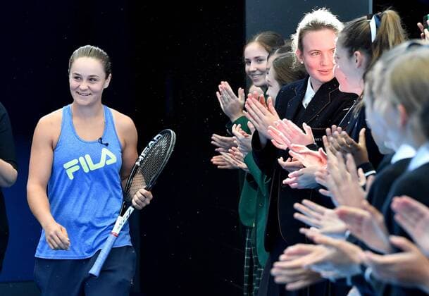 Sport Bilder des Tages ASHLEIGH BARTY WELCOME HOME CEREMONY, French Open winner and world number one tennis player Ashleigh Barty (left) is seen being welcomed home at Pat Rafter Arena in Brisbane, Thursday, July 25, 2019. Queensland Premier Annastacia Palaszczuk and 70 junior tennis players officially welcomed home Ashleigh Barty to Australia after her recent French Open win. ( NO ARCHIVING, EDITORIAL USE ONLY, NO USE IN BOOKS WITHOUT CONSENT Brisbane QUEENSLAND AUSTRALIA  Copyright: xDARRENxENGLANDx 20190725001410443180