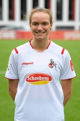 Köln, Geißbockheim, 16.07.2019: Vanessa Zilligen beim Mannschaftsfoto der Damenmannschaft des 1.FC Köln Saison 2019 20 am Dienstag den 16. Juli 2019 am Geißbockheim, Köln Mannschaftsfoto 1. FC Köln Saison 2019 20