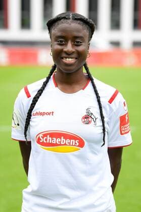 Köln, Geißbockheim, 16.07.2019: Eunice Beckmann beim Mannschaftsfoto der Damenmannschaft des 1.FC Köln Saison 2019 20 am Dienstag den 16. Juli 2019 am Geißbockheim, Köln Mannschaftsfoto 1. FC Köln Saison 2019 20