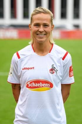 Köln, Geißbockheim, 16.07.2019: Isabelle Linden beim Mannschaftsfoto der Damenmannschaft des 1.FC Köln Saison 2019 20 am Dienstag den 16. Juli 2019 am Geißbockheim, Köln Mannschaftsfoto 1. FC Köln Saison 2019 20
