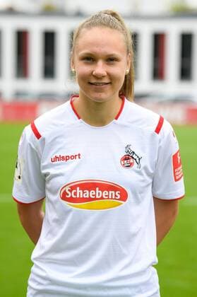 Köln, Geißbockheim, 16.07.2019: Kristina Hild beim Mannschaftsfoto der Damenmannschaft des 1.FC Köln Saison 2019 20 am Dienstag den 16. Juli 2019 am Geißbockheim, Köln Mannschaftsfoto 1. FC Köln Saison 2019 20