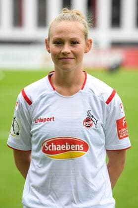 Köln, Geißbockheim, 16.07.2019: Romina Frommont beim Mannschaftsfoto der Damenmannschaft des 1.FC Köln Saison 2019 20 am Dienstag den 16. Juli 2019 am Geißbockheim, Köln Mannschaftsfoto 1. FC Köln Saison 2019 20