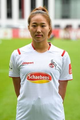 Köln, Geißbockheim, 16.07.2019: Seohui Sim beim Mannschaftsfoto der Damenmannschaft des 1.FC Köln Saison 2019 20 am Dienstag den 16. Juli 2019 am Geißbockheim, Köln Mannschaftsfoto 1. FC Köln Saison 2019 20