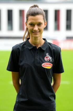 Köln, Geißbockheim, 16.07.2019: Marie Pyko beim Mannschaftsfoto der Damenmannschaft des 1.FC Köln Saison 2019 20 am Dienstag den 16. Juli 2019 am Geißbockheim, Köln Mannschaftsfoto 1. FC Köln Saison 2019 20