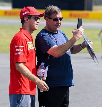 25.07.2019, xpsx, Motorsport FIA Formel 1, Mercedes Benz Großer Preis von Deutschland 2019 v.l. Sebastian Vettel (Scuderia Ferrari Mission Winnow 5 GER) track walk streckenbesichtigung selfie fan autogramme Hockenheim