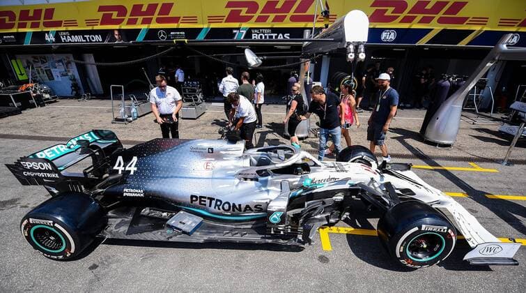 25.07.2019, xpsx, Motorsport FIA Formel 1, Mercedes Benz Großer Preis von Deutschland 2019 v.l. Mercedes Box Fahrzeug neue Lackierung farben Auto frontfluegel Hockenheim