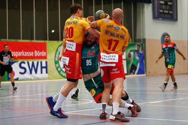 25.07.2019, xtgx, Handball Testspiel, SC Magdeburg - GOG Svendborg emspor, v.l. Moritz Preuss (Magdeburg) zweikampf, Duell, Kampf, tackle Haldensleben