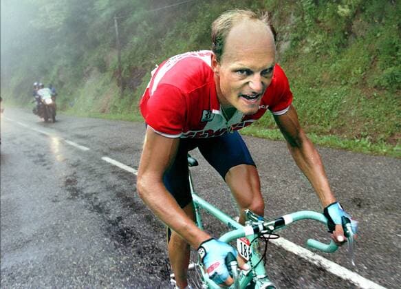 (ARKIV) TOUR DE FRANCE, BJARNE RIIS KAEMPER SIG OP AD GUZET-NEIGE , FOTO JENS NOERGAARD LARSEN. AArets sportsbillede 1995-96. I en Voxmeter-undersoegelse svarer halvdelen af de adspurgte, at et eventuelt dopingtilfaelde i Tour de France ikke vil aendre deres interesse for at foelge loebet. Det skriver Ritzau, fredag den 26. juli 2019.. , GUZET NEIGE Denmark Copyright: JENSxNOERGAARDxLARSEN JensxNoergaardxLarsenx cop999 spdk20190726-130227-A