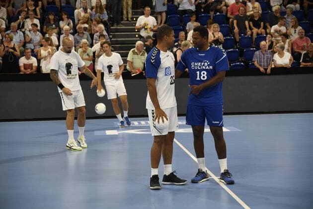 Daniel Narcisse (Allstars, links) und Joel Abati (Team Alfred), Handball, Männer, Abschiedsspiel, Trainer Alfred Gislason, THW Kiel, 26.07.19 Kiel Sparkassen Arena Schleswig-Holstein Germany