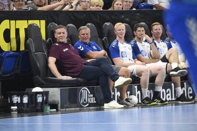 Alfred Gislason mit Nilkolaj Jacobsen, Handball, Männer, Abschiedsspiel, Trainer Alfred Gislason, THW Kiel, 26.07.19 Kiel Sparkassen Arena Schleswig-Holstein Germany