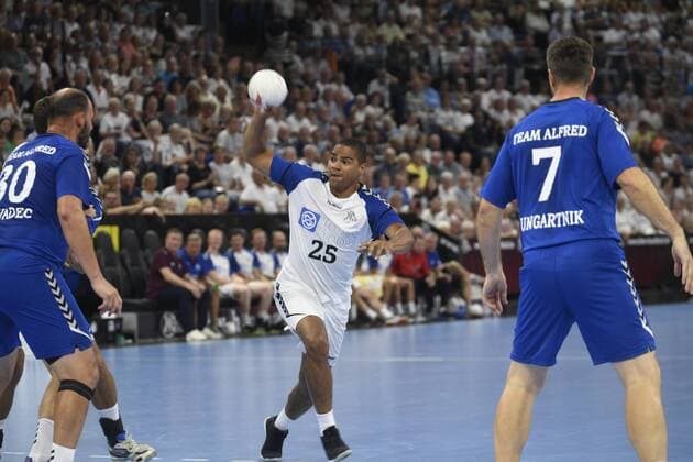 Daniel Narcisse (Allstars), genannt Air France nach einer Körpertäuschung, Handball, Männer, Abschiedsspiel, Trainer Alfred Gislason, THW Kiel, 26.07.19 Kiel Sparkassen Arena Schleswig-Holstein Germany
