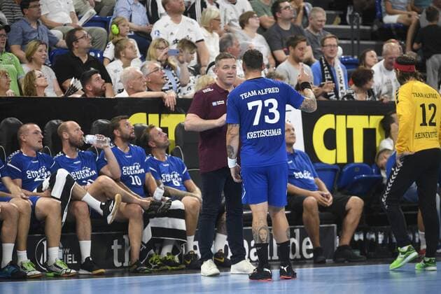 Alfred Gislason mit Stefan Kretzschmar (Team Alfred), Handball, Männer, Abschiedsspiel, Trainer Alfred Gislason, THW Kiel, 26.07.19 Kiel Sparkassen Arena Schleswig-Holstein Germany