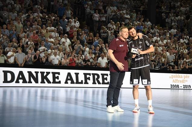 Domagoj Duvnjak (THW Kiel) sagt danke Alfred, Handball, Männer, Abschiedsspiel, Trainer Alfred Gislason, THW Kiel, 26.07.19 Kiel Sparkassen Arena Schleswig-Holstein Germany