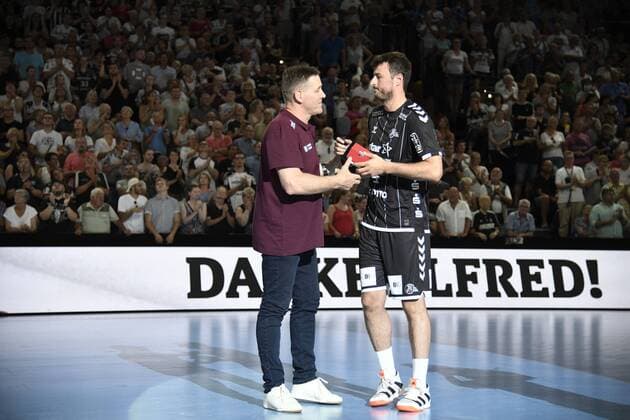 Domagoj Duvnjak (THW Kiel) sagt danke Alfred, Handball, Männer, Abschiedsspiel, Trainer Alfred Gislason, THW Kiel, 26.07.19 Kiel Sparkassen Arena Schleswig-Holstein Germany