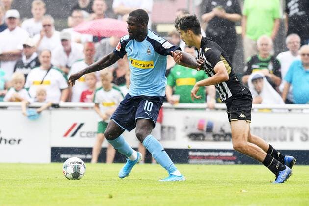Fussball 1.Bundesliga Saison 2019 2020 Testspiel SCO Angers 1. FC Mönchengladbach 27.07.2019, Stadion an der Römerstrasse, Straelen, Marcus Thuran ,Borussia Mönchengladbach, zinedine ould Khaled SCO Angers DFL regulations prohibit any use of photographs as image sequences and or quasi video.