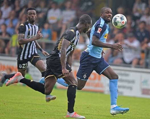 Testspiel Borussia Mönchengladbach - SCO Angers (Frankreich) 27.07.2019 Marcus Thuram (BMG) Aktion vor Ibrahim Cisse (Angers) DFL REGULATIONS PROHIBIT ANY USE OF PHOTOGRAPHS AS IMAGE SEQUENCES AND OR QUASI-VIDEO