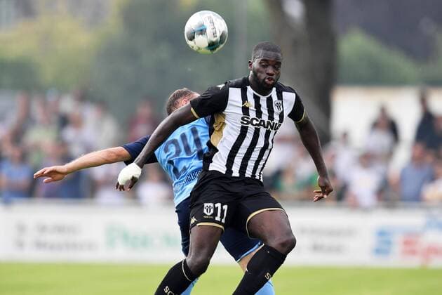 Fussball 1.Bundesliga Saison 2019 2020 Testspiel SCO Angers 1. FC Mönchengladbach 27.07.2019, Stadion an der Römerstrasse, Straelen, Tony Jantschke, ,Borussia Mönchengladbach, Wilfriede Kanga, SCO Angers DFL regulations prohibit any use of photographs as image sequences and or quasi video.