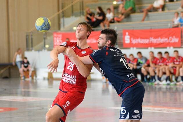 Maximilian Trost (SG BBM Bietigheim 25) gegen Maximilian Fuhrmann (SG H2Ku Herrenberg 15) Handball , Maenner , Vorbereitung , Turnier, Altensteig , S-Cup , 27.07.2019, Foto:TBaur Eibner S-Cup SG H2Ku Herrenberg - SG BBM Bietigheim Altensteig Copyright: xEIBNER TobiasxBaurx EP_TBR