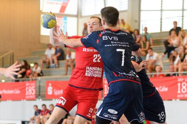 Jonas Link (SG BBM Bietigheim 22) gegen Maximilian Broehl (SG H2Ku Herrenberg 7) Handball , Maenner , Vorbereitung , Turnier, Altensteig , S-Cup , 27.07.2019, Foto:TBaur Eibner S-Cup SG H2Ku Herrenberg - SG BBM Bietigheim Altensteig Copyright: xEIBNER TobiasxBaurx EP_TBR