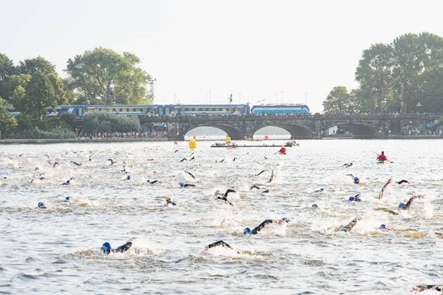 Sport Themen der Woche KW30 Sport Bilder des Tages IRONMAN Hamburg 2019 - Triathlon - IRONMAN Hamburg 2019 - Triathlon -, Hamburg Hamburg Deutschland Innenstadt *** IRONMAN Hamburg 2019 Triathlon IRONMAN Hamburg 2019 Triathlon , Hamburg Hamburg Germany City Centre