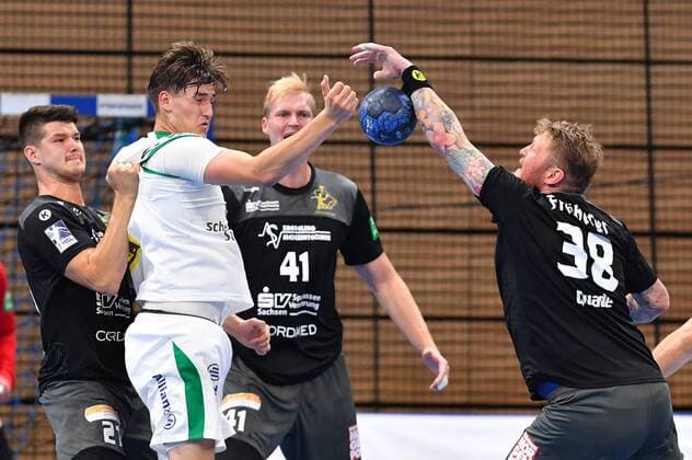 v.l.: Philip Jungemann (Dresden) gegen Oliver Seidler (Leipzig), Michal Kasal und Henning Quade (beide Dresden), HC Elbflorenz Dresden gegen SC DHfK Leipzig, Testspiel, Freundschaftsspiel, Handball, 2. Liga der Männer, 2. Bundesliga, Saison 2019 2020, Dresden, BallsportARENA Dresden, 27.07.2019,