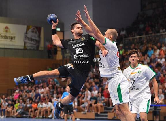 am Ball: Sebastian Greß (Dresden) gegen Maximilian Janke (Leipzig), HC Elbflorenz Dresden gegen SC DHfK Leipzig, Testspiel, Freundschaftsspiel, Handball, 2. Liga der Männer, 2. Bundesliga, Saison 2019 2020, Dresden, BallsportARENA Dresden, 27.07.2019,