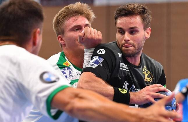 von rechts: Sebastian Greß (Dresden) gegen Franz Semper (Leipzig), HC Elbflorenz Dresden gegen SC DHfK Leipzig, Testspiel, Freundschaftsspiel, Handball, 2. Liga der Männer, 2. Bundesliga, Saison 2019 2020, Dresden, BallsportARENA Dresden, 27.07.2019,