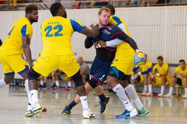Altensteig, Deutschland 28. Juli 2019: 2. HBL - S-Cup 19 20 - SG BBM Bietigheim vs. FC Porto Alexis Borges (FC Porto), Patrick Rentschler (SG BBM Bietigheim) Altensteig Eichwaldhalle Baden-Württemberg Deutschland