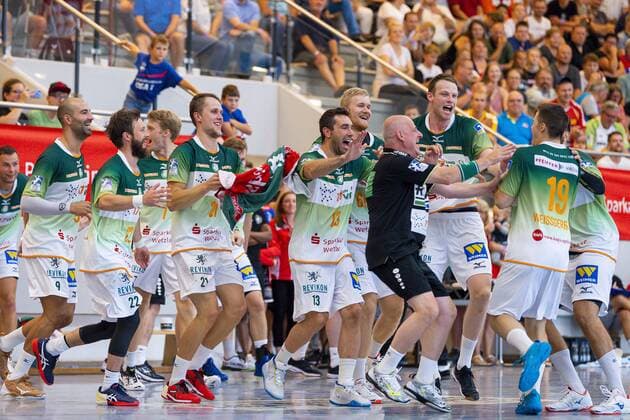 Sport Bilder des Tages Altensteig, Deutschland 28. Juli 2019: HBL - S-Cup 19 20 - FA Göppingen vs. HSG Wetzlar die Mannschaft von der HSG Wetzlar, Schlussjubel Schlußjubel Emotion Freude Altensteig Eichwaldhalle Baden-Württemberg Deutschland