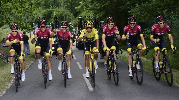 Sport Bilder des Tages Sport Themen der Woche KW30 Colombian Egan Bernal of Team Ineos wearing the yellow jersey of leader in the overall ranking, cheers with a cup of champagne on his bike during the final stage of the 106th edition of the Tour de France cycling race, from Rambouillet to Paris Champs-Elysees (128km), France, Sunday 28 July 2019. This year s Tour de France starts in Brussels and takes place from July 6th to July 28th. YORICKxJANSENS  x05635136x