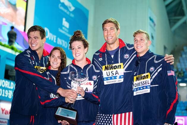 190728 Members of the USA swim team, including Nathan Adrian and Caeleb Dressel, pose with the trophy for Best Swimming Team during the FINA World Championships on July 28, 2019 in Gwangju. Photo: Joel Marklund BILDBYRAN kod JM 88005 BBENG FINA World Championships FINA World Championships 2019 VM sim-VM simning swimming USA trofe *** 190728 Members of the USA swim team, including Nathan Adrian and Caeleb Dressel, pose with the trophy for Best Swimming Team during the FINA World Championships on July 28, 2019 in Gwangju Photo Joel Marklund BILDBYRAN kod JM 88005 BBENG FINA World Championships FINA World Championships 2019 VM sim VM simning swimming USA trofe,  Copyright: JOELxMARKLUND BB190728JM102