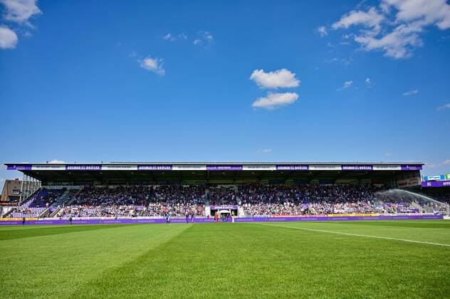 Fußball, Stadiongeschichte VfL Osnabrück Fußball 2. Bundesliga 1. Spieltag VfL Osnabrück - 1. FC Heidenheim am 27.07.2019 im Stadion an der Bremer Brücke in Osnabrück Nordtribüne Osnabrück DFL regulations prohibit any use of photographs as image sequences and or quasi-video.
