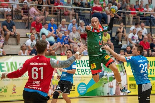 Zeljko Musa (SC Magdeburg) beim Torwurf SC Magdeburg vs. MAT Pilsen beim BWG-Handballtag in der Erdgas Sportarena Halle Saale Sachsen-Anhalt Deutschland