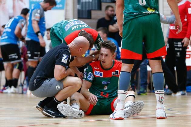 30.07.2019, xtgx, Handball Testspiel, SC Magdeburg - Talent Robstav-M.A.T. Plzen emspor, v.l. Michael Damgaard (Magdeburg, 34) verletzt Halle (Saale)