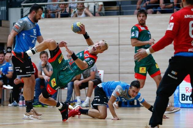 Sport Bilder des Tages 30.07.2019, xtgx, Handball Testspiel, SC Magdeburg - Talent Robstav-M.A.T. Plzen emspor, v.l. Matthias Musche (Magdeburg, 6) wirft Tor, Torschütze, erzielt Tor, Treffer, scores the goal Halle (Saale)