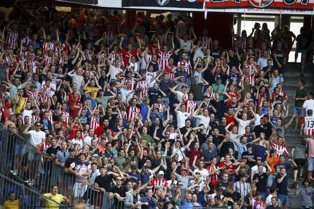 30.07.2019 Basel , Fussball Herren UEFA Champions League Qualifikation Saison 2019 2020 FC Basel - PSV Eindhoven. Im Bild : Eindhofen Fans machen Stimmung .Aktion