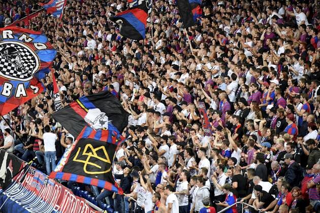 30.07.2019 Basel , Fussball Herren UEFA Champions League Qualifikation Saison 2019 2020 FC Basel - PSV Eindhoven. Im Bild : (FC Basel) Fans feiern Aktion