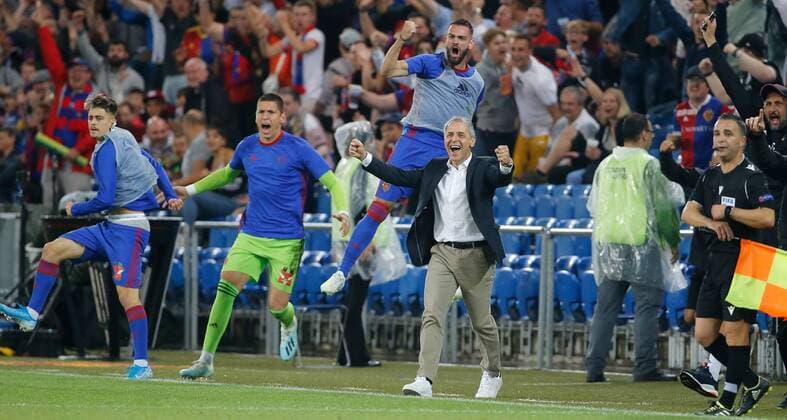 30.07.2019 St.Jakob Park Basel , SCHWEIZ , Saison 2019 2020 Fussball Champions League Qualifikation Rückspiel FC Basel - PSV Eindhoven Trainer Marcel Koller (FC Basel) jubelt nach dem 2:1