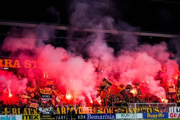 Sport Bilder des Tages 190731 Fans of AIK in the stands with pyrotechnics during the UEFA Champions League qualifying match between AIK and Maribor on July 31, 2019 in Stockholm. Photo: Jesper Zerman BILDBYRAN Cop 234 Fotboll Football UEFA Champions League 2019 2020 Champions League qualification CL AIK Maribor Publik Fans Supporter läktare Copyright: JESPERxZERMAN BB190731JZ011
