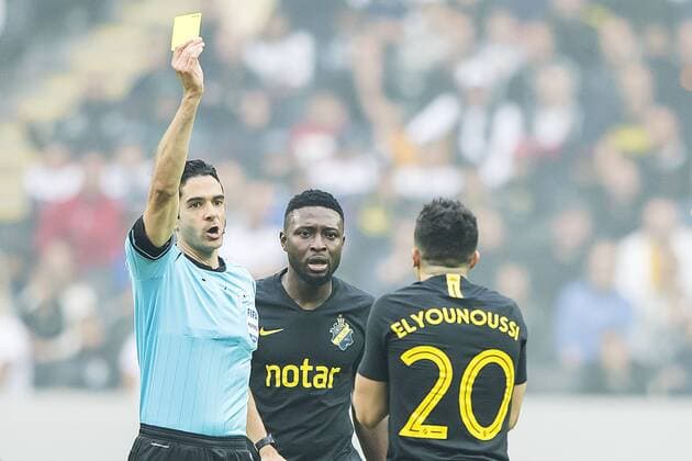 190731 Tarik Elyounoussi of AIK gets a yellow card during the UEFA Champions League qualifying match between AIK and Maribor on July 31, 2019 in Stockholm. Photo: Jesper Zerman BILDBYRAN Cop 234 Fotboll Football UEFA Champions League 2019 2020 Champions League qualification CL AIK Maribor Copyright: JESPERxZERMAN BB190731JZ017