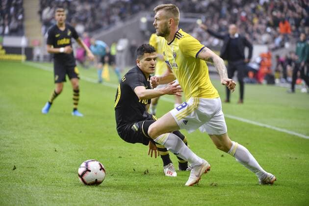 AIK:s Tarik Elyounoussi (L) fights for the ball with Maribor s Alexandru Cretu during the UEFA Champions League second qualifying round leg 2 soccer match between AIK and NK Maribor (Slovenia) at Friends Arena in Stockholm, Sweden, on July 31,2019. Stockholm SWEDEN SOCCER x11880x