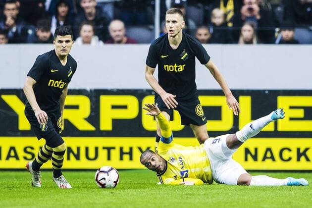 190731 Karol Mets and Tarik Elyounoussi of AIK and Marcos Tavares of Maribor during the UEFA Champions League qualifying match between AIK and Maribor on July 31, 2019 in Stockholm. Photo: Jesper Zerman BILDBYRAN Cop 234 Fotboll Football UEFA Champions League 2019 2020 Champions League qualification CL AIK Maribor Copyright: JESPERxZERMAN BB190731JZ028