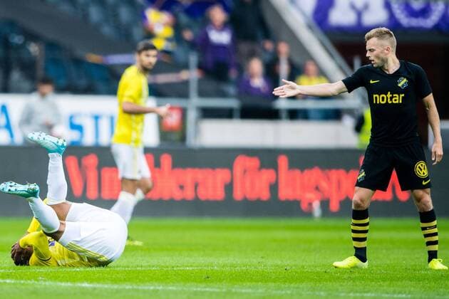 190731 Marcos Tavares of Maribor and Sebastian Larsson of AIK during the UEFA Champions League qualifying match between AIK and Maribor on July 31, 2019 in Stockholm. Photo: Jesper Zerman BILDBYRAN Cop 234 Fotboll Football UEFA Champions League 2019 2020 Champions League qualification CL AIK Maribor Copyright: JESPERxZERMAN BB190731JZ034