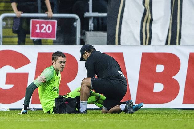 190731 Goalkeeper Oscar Linner of AIK with a possible injury during the UEFA Champions League qualifying match between AIK and Maribor on July 31, 2019 in Stockholm. Photo: Jesper Zerman BILDBYRAN Cop 234 Fotboll Football UEFA Champions League 2019 2020 Champions League qualification CL AIK Maribor Copyright: JESPERxZERMAN BB190731JZ056