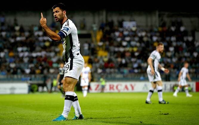 UEFA Champions League Second Qualifying Round Second Leg, Dalga Arena, Baku, Azerbaijan 31 7 2019 Qarabag vs Dundalk Dundalk s Pat Hoban reacts to a decision Pat Hoban reacts to a decision 31 7 2018  Copyright: x©INPHO RyanxByrnex RB2_9890
