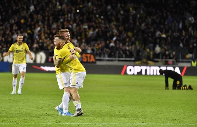 STOCKHOLM 20190731 Mariborspelare jublar när det star klart att de gar vidare efter slutsignal i onsdagens kvalmatch till Uefa Champions League, andra omgangen, andra matchen mellan AIK och NK Maribor pa Friends Arena. Foto Naina Helen Jama TT kod 11880 Stockholm Sverige x11880x