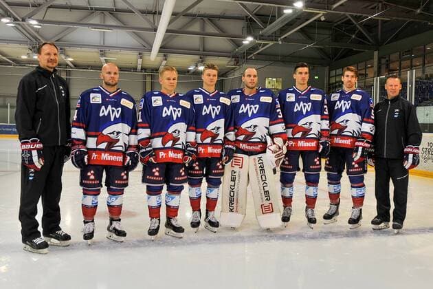 Adler Mannheim Die Neuzugaenge v.l. Mannheims Trainer Pavel Gross, Mannheims Chad Billins, Mannheims Jan-Mikael Järvinen Jaervinen, Mannheims Tim Stützle, Mannheims Johan Gustafsson (Nr.35), Mannheims Borna Rendulic, Mannheims Björn Bjoern Krupp und Mannheims Co-Trainer Mike Pellegrims der Adler Mannheim in der Saison 2019 2020. Mannheim. 30.07.19 Eishockey SAP Arena , Mannheim Baden Wuerttemberg Deutschland SAP Arena