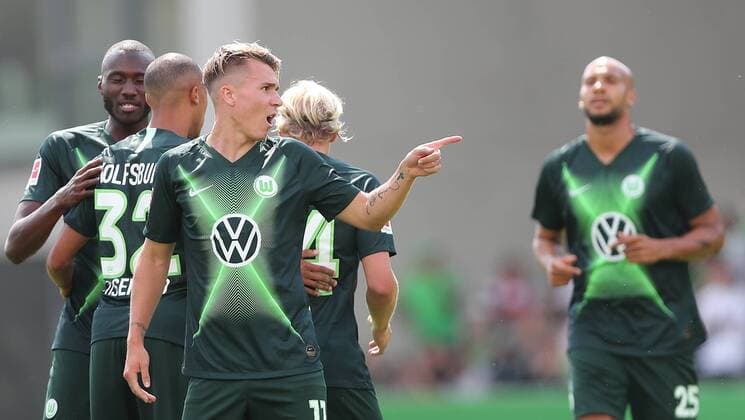 Torjubel 1-0 durch Felix Klaus (VfL Wolfsburg) DFL REGULATIONS PROHIBIT ANY USE OF PHOTOGRAPHS AS IMAGE SEQUENCES AND OR QUASI-VIDEO.
