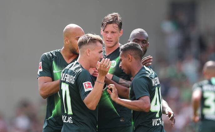 Torjubel 1-0 durch Felix Klaus (VfL Wolfsburg) DFL REGULATIONS PROHIBIT ANY USE OF PHOTOGRAPHS AS IMAGE SEQUENCES AND OR QUASI-VIDEO.